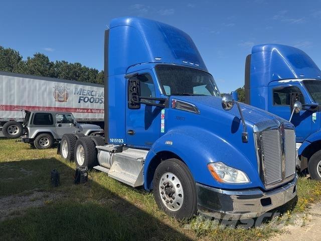 Kenworth T680 Conventional Trucks / Tractor Trucks