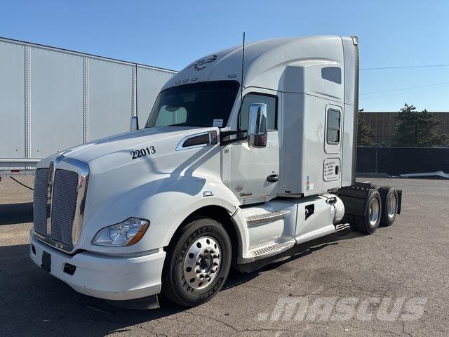 Kenworth T680 Conventional Trucks / Tractor Trucks