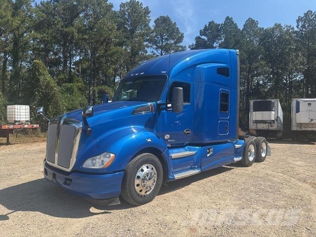 Kenworth T680 Conventional Trucks / Tractor Trucks