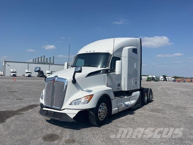 Kenworth T680 Conventional Trucks / Tractor Trucks