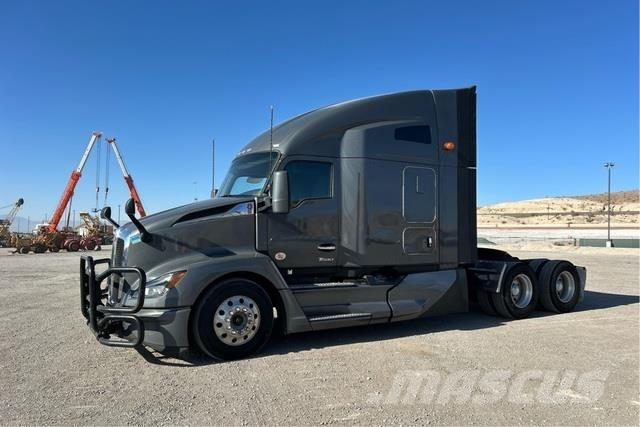 Kenworth T680 Conventional Trucks / Tractor Trucks