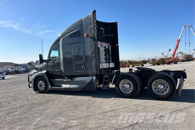 Kenworth T680 Conventional Trucks / Tractor Trucks