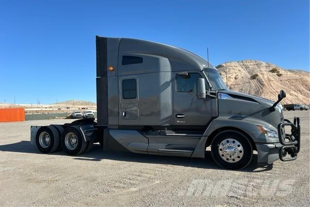 Kenworth T680 Conventional Trucks / Tractor Trucks
