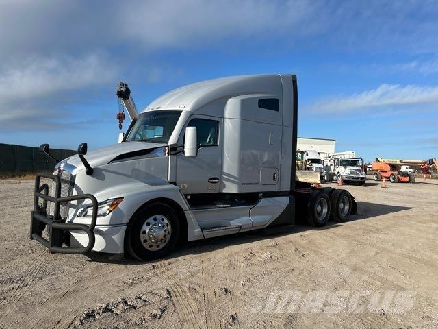 Kenworth T680 Conventional Trucks / Tractor Trucks