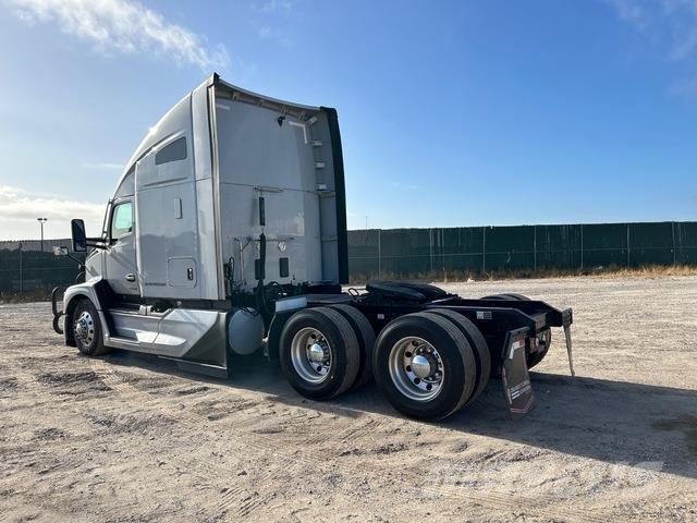 Kenworth T680 Conventional Trucks / Tractor Trucks