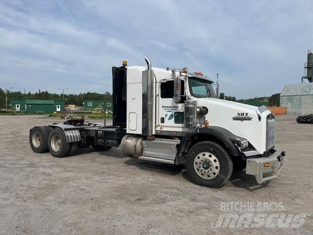 Kenworth T800 Conventional Trucks / Tractor Trucks