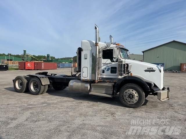 Kenworth T800 Conventional Trucks / Tractor Trucks