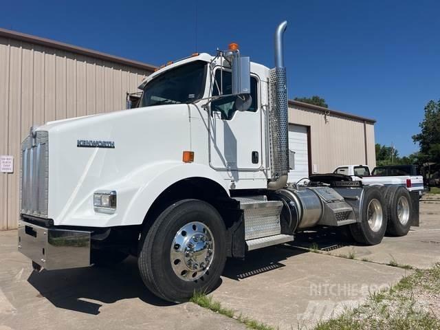 Kenworth T800 Conventional Trucks / Tractor Trucks