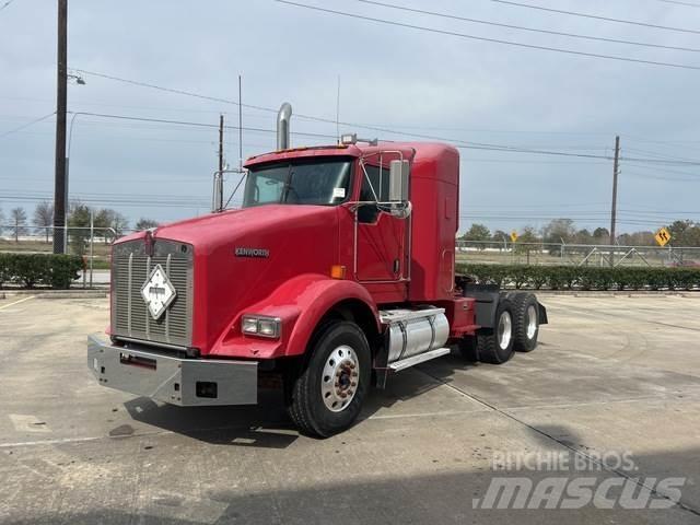 Kenworth T800 Conventional Trucks / Tractor Trucks