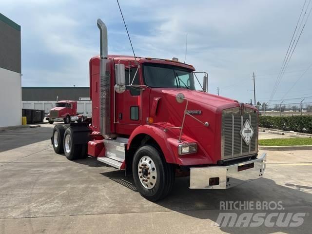Kenworth T800 Conventional Trucks / Tractor Trucks