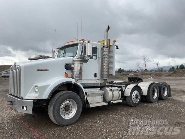 Kenworth T800 Conventional Trucks / Tractor Trucks
