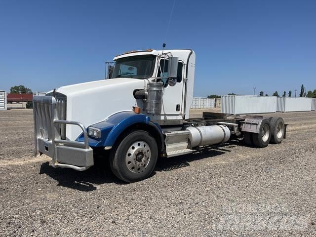 Kenworth T800 Conventional Trucks / Tractor Trucks