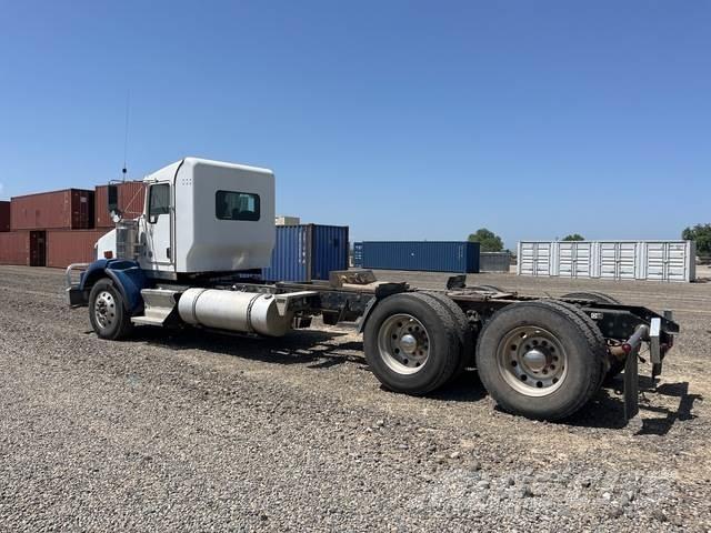 Kenworth T800 Conventional Trucks / Tractor Trucks