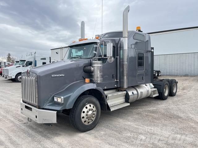 Kenworth T800 Conventional Trucks / Tractor Trucks