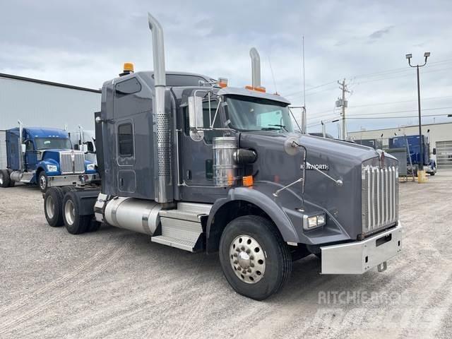 Kenworth T800 Conventional Trucks / Tractor Trucks