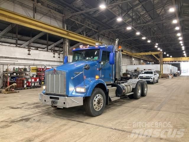 Kenworth T800 Conventional Trucks / Tractor Trucks