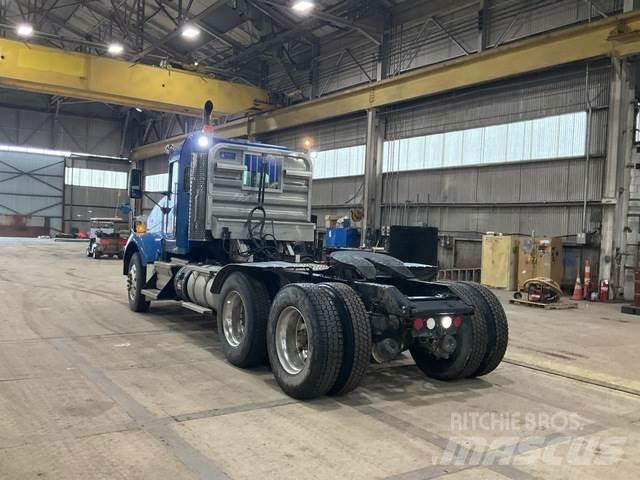 Kenworth T800 Conventional Trucks / Tractor Trucks