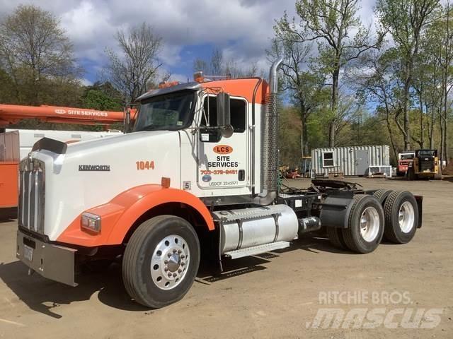 Kenworth T800 Conventional Trucks / Tractor Trucks