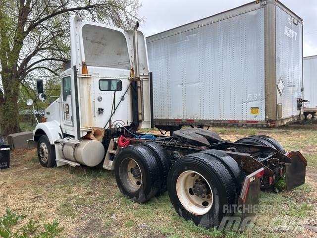 Kenworth T800 Conventional Trucks / Tractor Trucks
