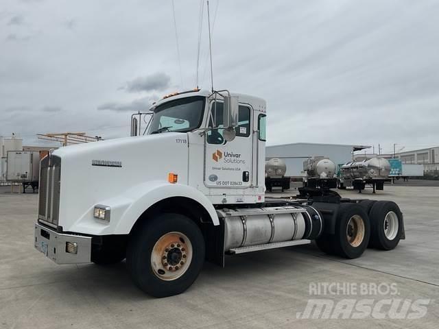 Kenworth T800 Conventional Trucks / Tractor Trucks