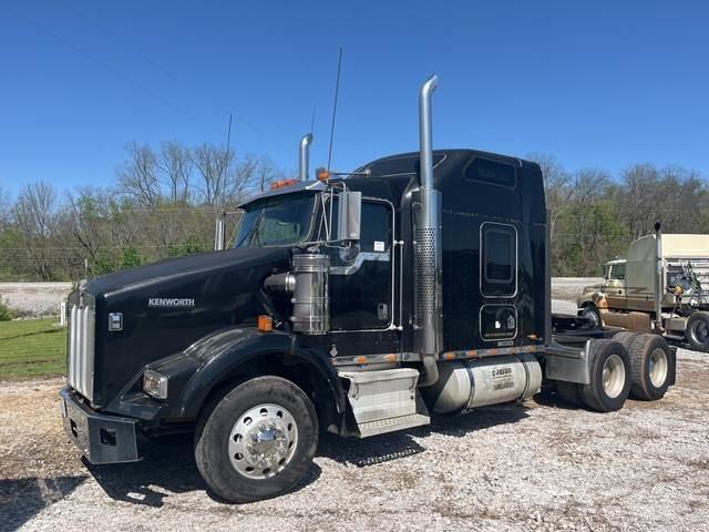 Kenworth T800 Conventional Trucks / Tractor Trucks