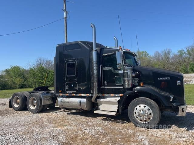 Kenworth T800 Conventional Trucks / Tractor Trucks
