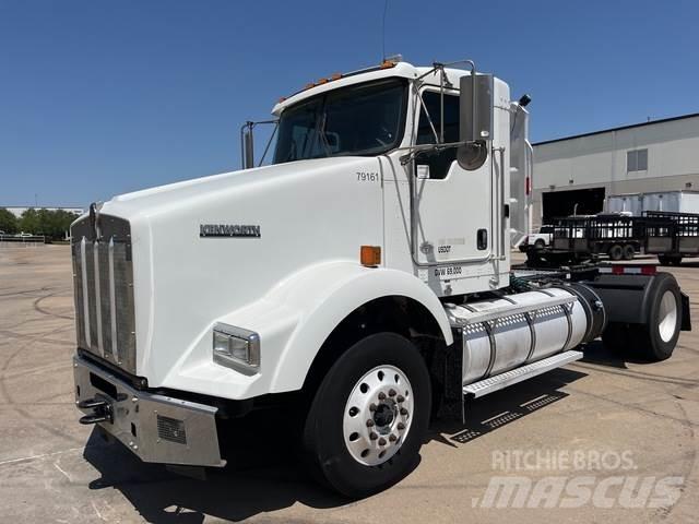 Kenworth T800 Conventional Trucks / Tractor Trucks