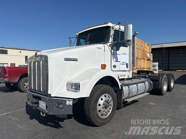 Kenworth T800 Conventional Trucks / Tractor Trucks