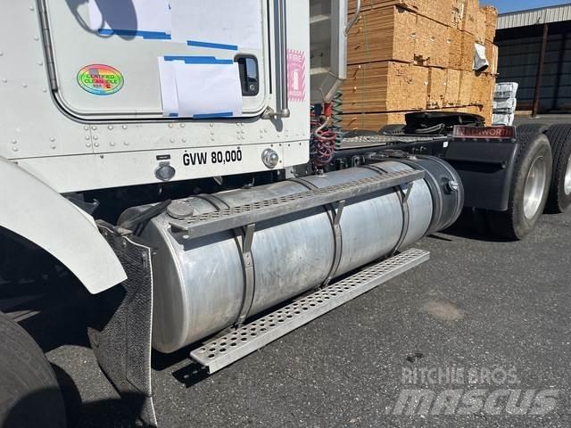 Kenworth T800 Conventional Trucks / Tractor Trucks