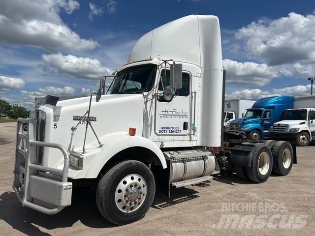 Kenworth T800 Conventional Trucks / Tractor Trucks