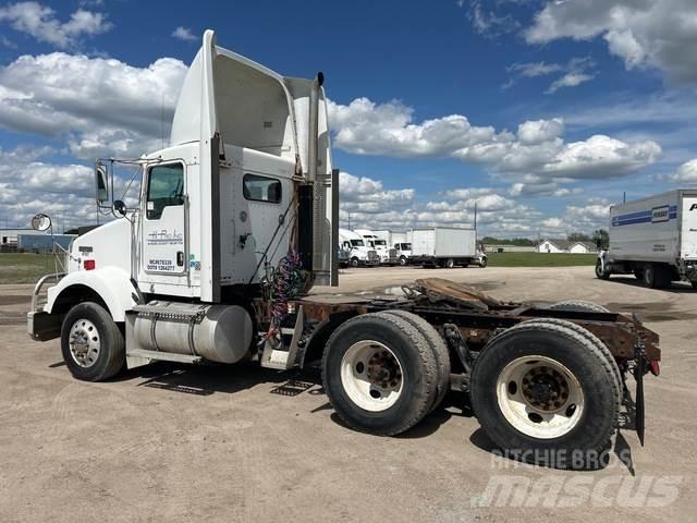 Kenworth T800 Conventional Trucks / Tractor Trucks