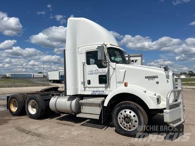 Kenworth T800 Conventional Trucks / Tractor Trucks