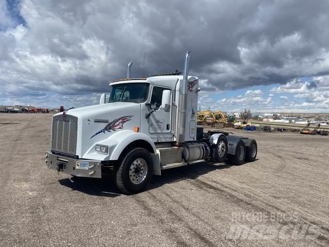 Kenworth T800 Conventional Trucks / Tractor Trucks