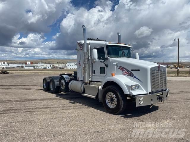 Kenworth T800 Conventional Trucks / Tractor Trucks