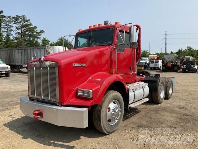 Kenworth T800 Conventional Trucks / Tractor Trucks
