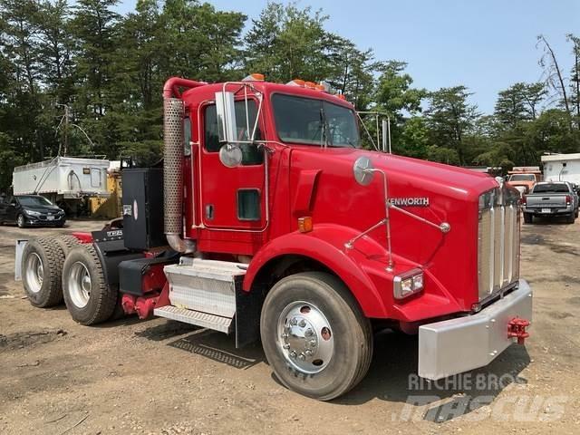 Kenworth T800 Conventional Trucks / Tractor Trucks