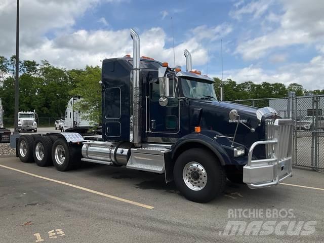 Kenworth T800 Conventional Trucks / Tractor Trucks