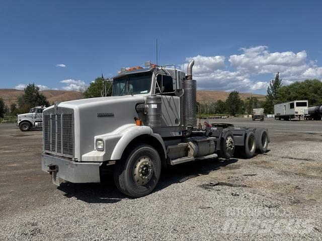 Kenworth T800 Conventional Trucks / Tractor Trucks