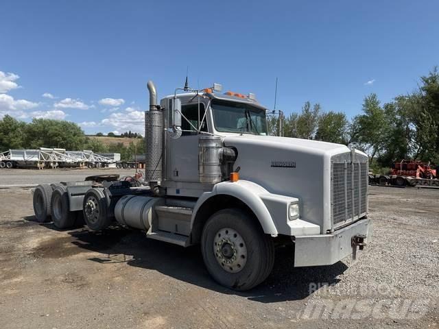 Kenworth T800 Conventional Trucks / Tractor Trucks