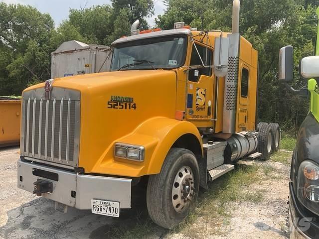 Kenworth T800 Conventional Trucks / Tractor Trucks