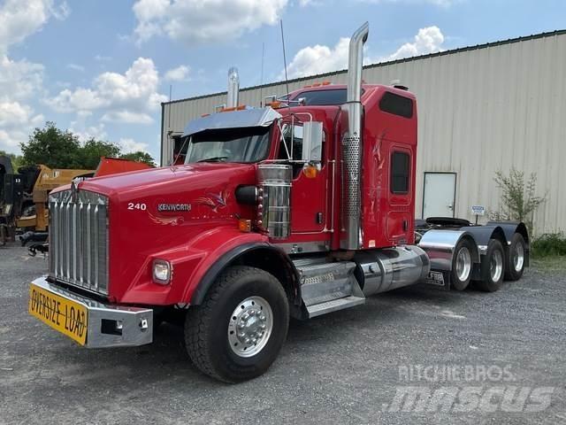 Kenworth T800 Conventional Trucks / Tractor Trucks