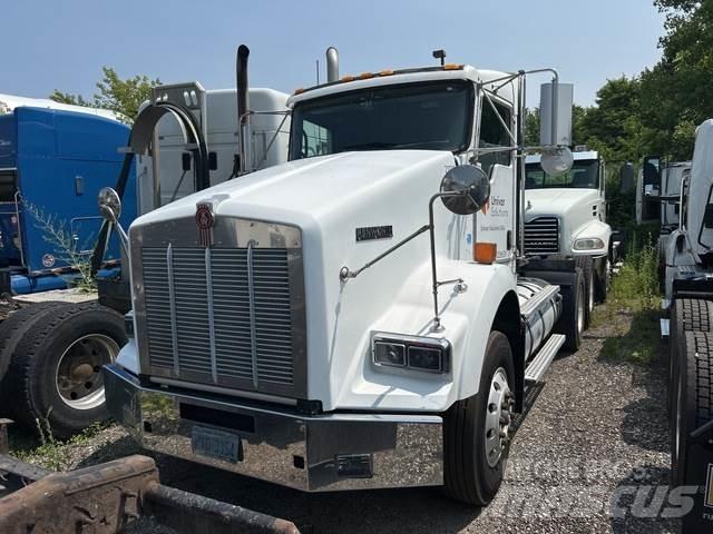 Kenworth T800 Conventional Trucks / Tractor Trucks