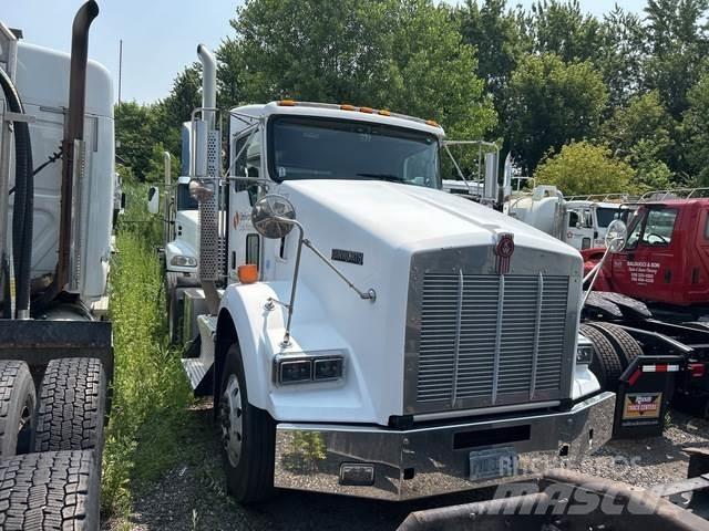 Kenworth T800 Conventional Trucks / Tractor Trucks