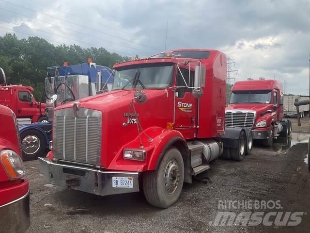 Kenworth T800 Conventional Trucks / Tractor Trucks