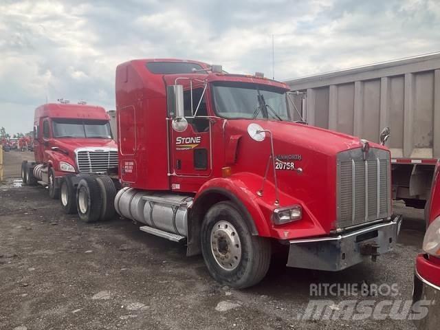 Kenworth T800 Conventional Trucks / Tractor Trucks