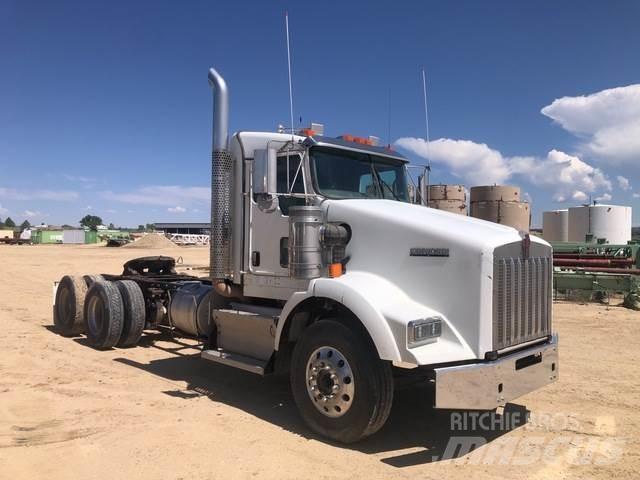 Kenworth T800 Conventional Trucks / Tractor Trucks