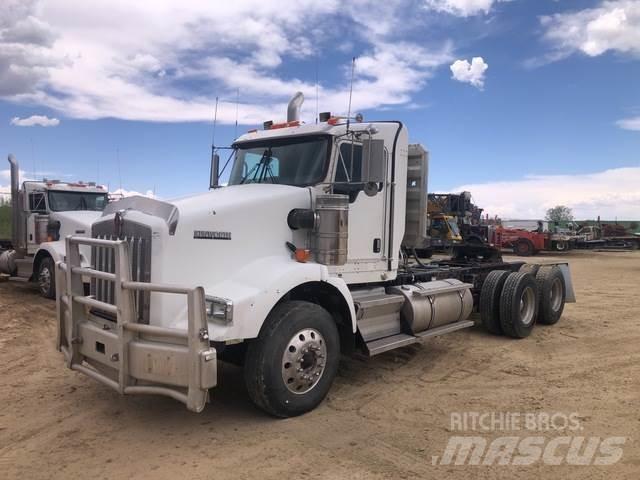 Kenworth T800 Conventional Trucks / Tractor Trucks