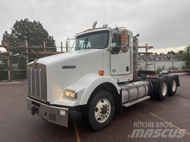 Kenworth T800 Conventional Trucks / Tractor Trucks