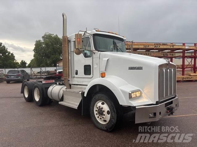 Kenworth T800 Conventional Trucks / Tractor Trucks