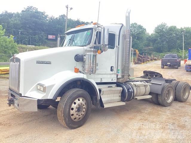 Kenworth T800 Conventional Trucks / Tractor Trucks